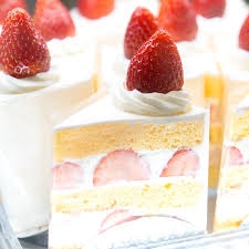 ふわふわのスポンジ生地に甘さ控えめの生クリームを使用した人気のショートケーキ。 ― いちごショートケーキ 648円（税込） ― 東館2F イタガキ デザート キッチン ― #エスパル仙台 #エスパル #東館 #仙台 #spalsendai #spal #sendai #spal365daysjournal #イタガキ ...